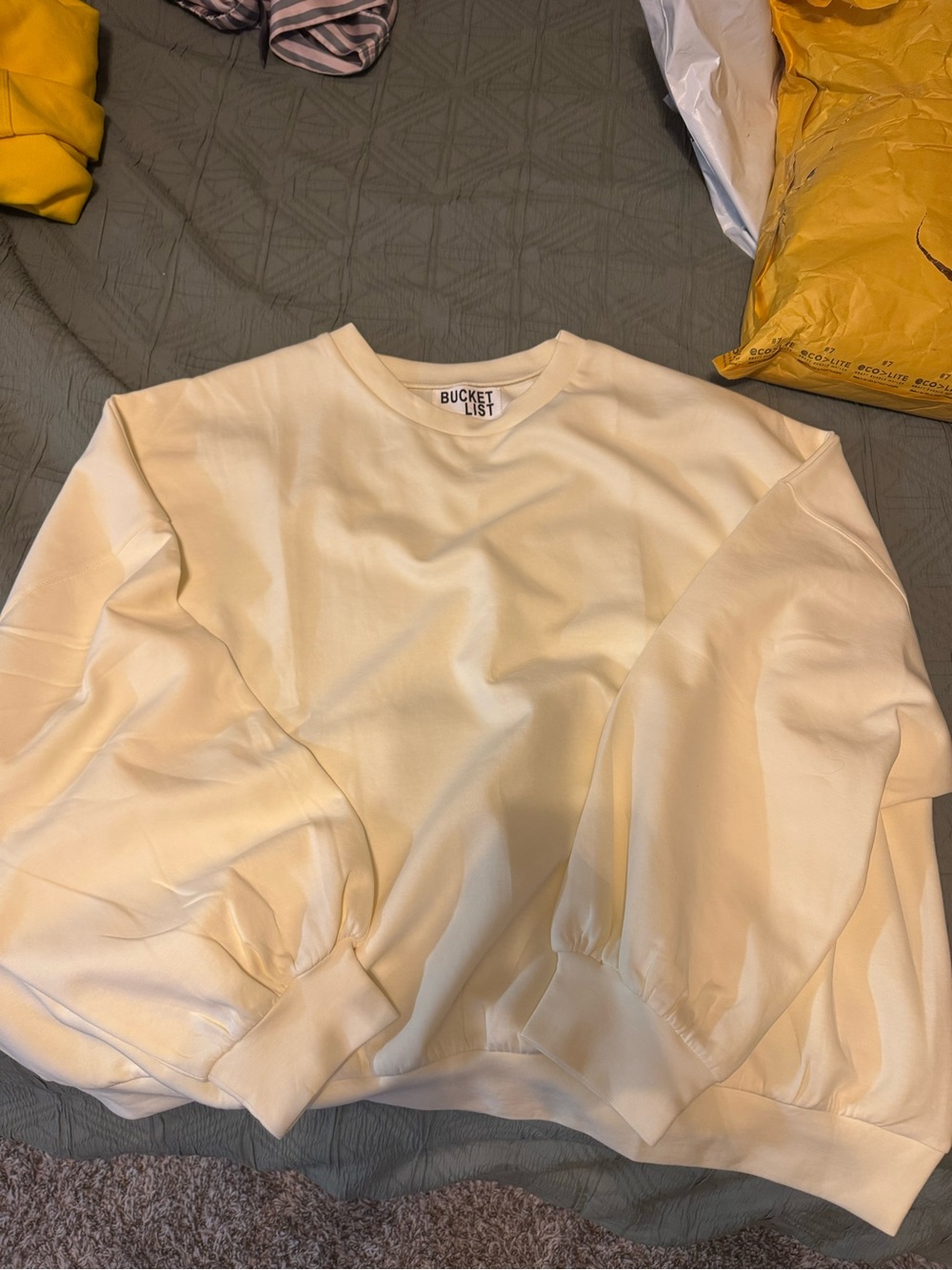BUCKETLIST Women’s Cream Crewneck Sweater